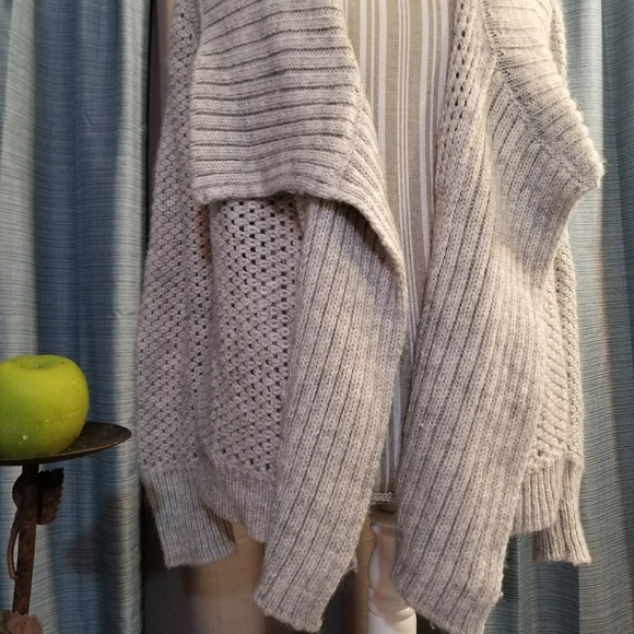 🌻🌺🌻ANN TAYLOR WOOL BLEND AND ALPACA SWEATER!! - Picture 3 of 5